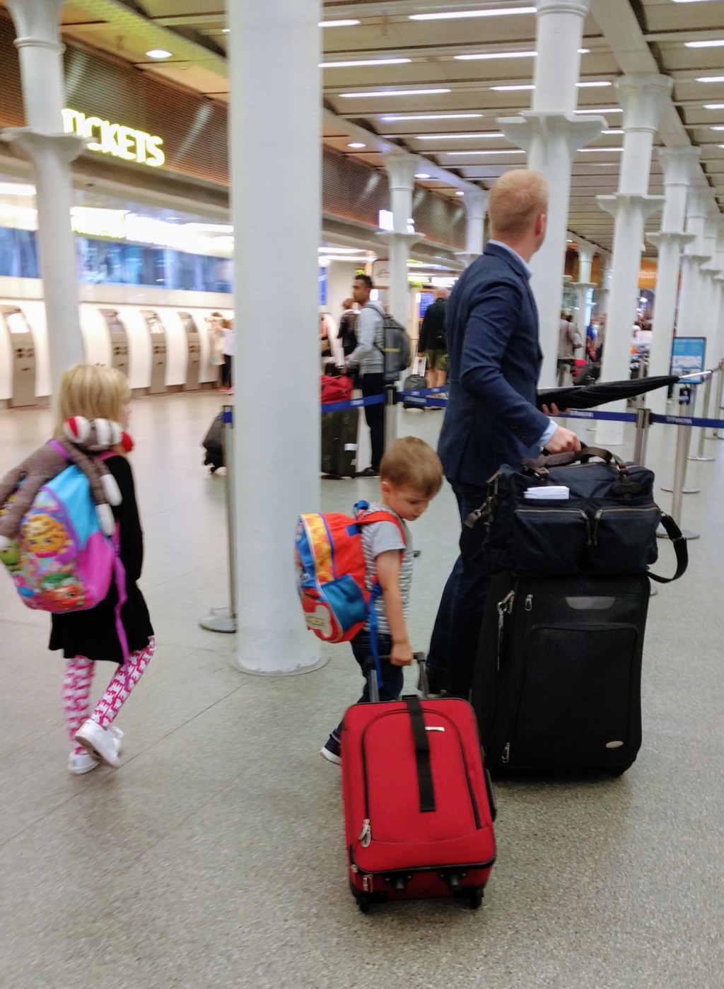 10 Tips for Surviving International Travel with Kids