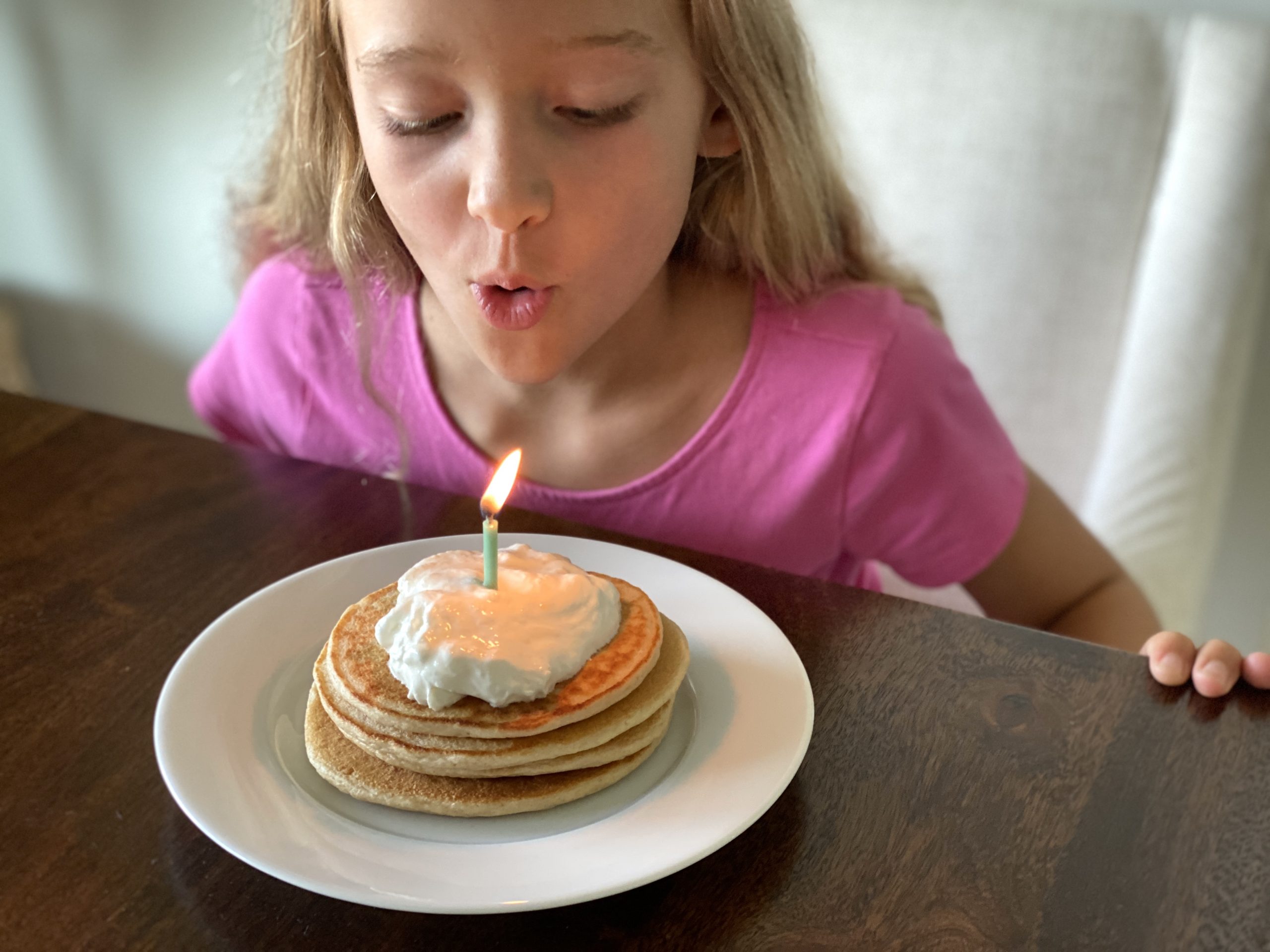 How to decorate a cake to look like a stack of Pancakes - Cake Decorating -  YouTube